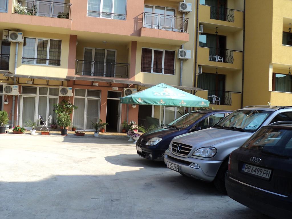 Meni Apartments And Guest Rooms Sozopol Extérieur photo