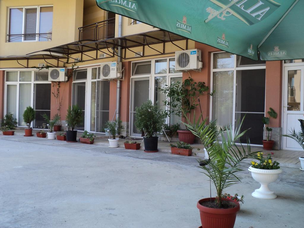 Meni Apartments And Guest Rooms Sozopol Extérieur photo
