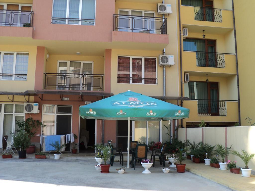 Meni Apartments And Guest Rooms Sozopol Extérieur photo