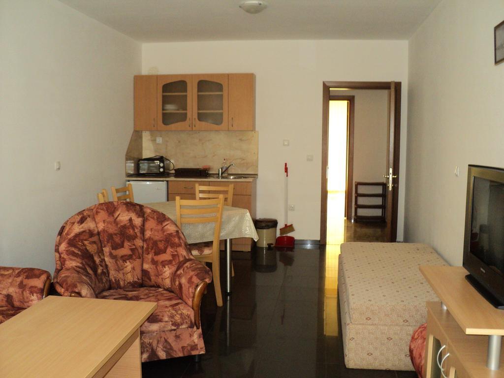 Meni Apartments And Guest Rooms Sozopol Extérieur photo