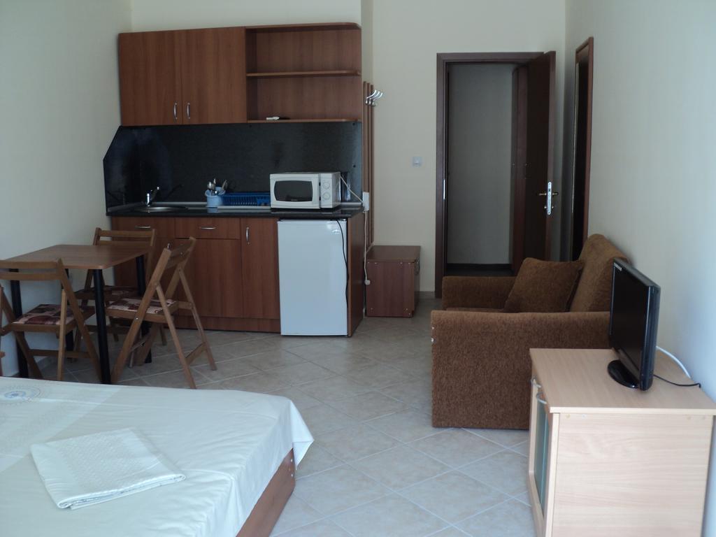 Meni Apartments And Guest Rooms Sozopol Extérieur photo