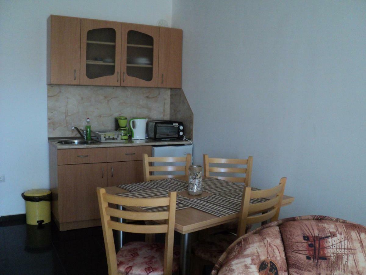 Meni Apartments And Guest Rooms Sozopol Extérieur photo